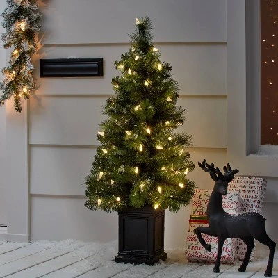 150ct LED C6 Faceted Christmas String Lights Warm White With Green Wire - Wondershop™